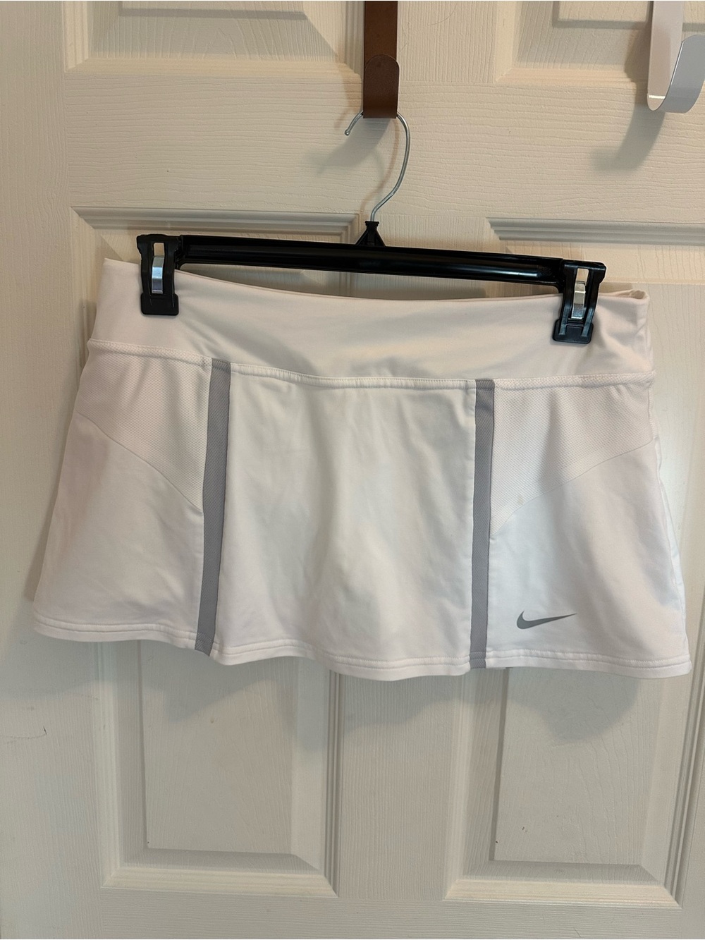Nike White Athletic Tennis Skort with Gray Accents